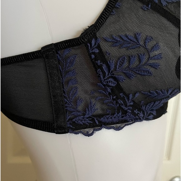 Free People Intimately crimson lace triangle underwire bra - Black & Navy 34a - Picture 3 of 11